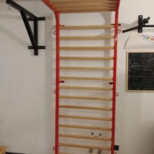 Sprossenwand mit Klimmzug, Metall/Holz, 20 Sprossen, 240x90 cm, Spartan Modell, Artikelnr. 277/rot